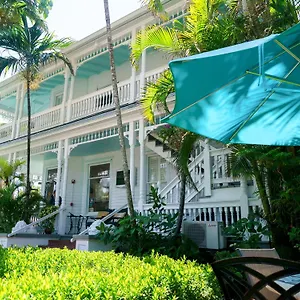 3* Couette-café Southernmost Point & Garden Bar